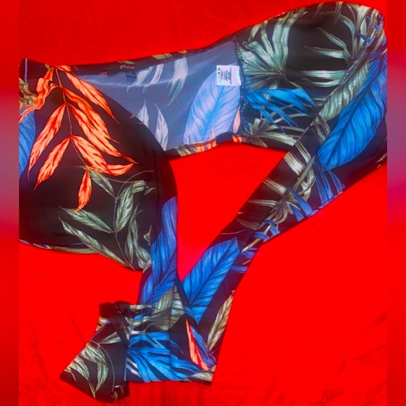 Tie Crop Top - Picture 4 of 4